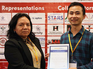 Toan Pham receives award